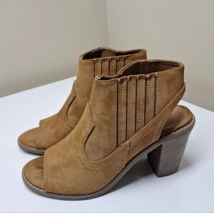 Maurice's size 8 booties